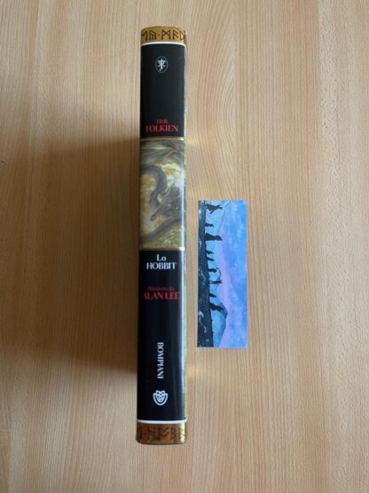 J.R.R. Tolkien Lo Hobbit Deluxe illustrato da Alan Lee bompiani 2021 - immagine 3
